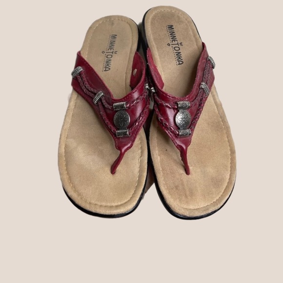 Minnetonka Flip Flop Sandals - Picture 1 of 8